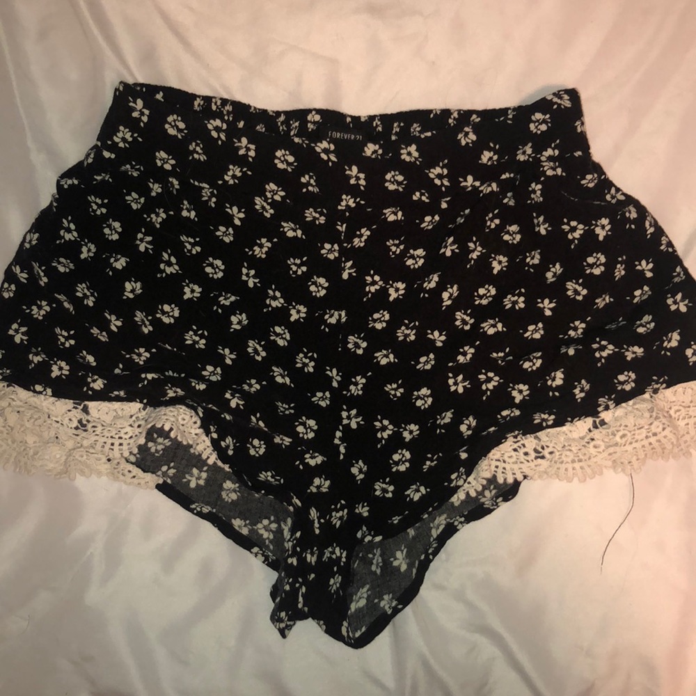 Floral loose shorts